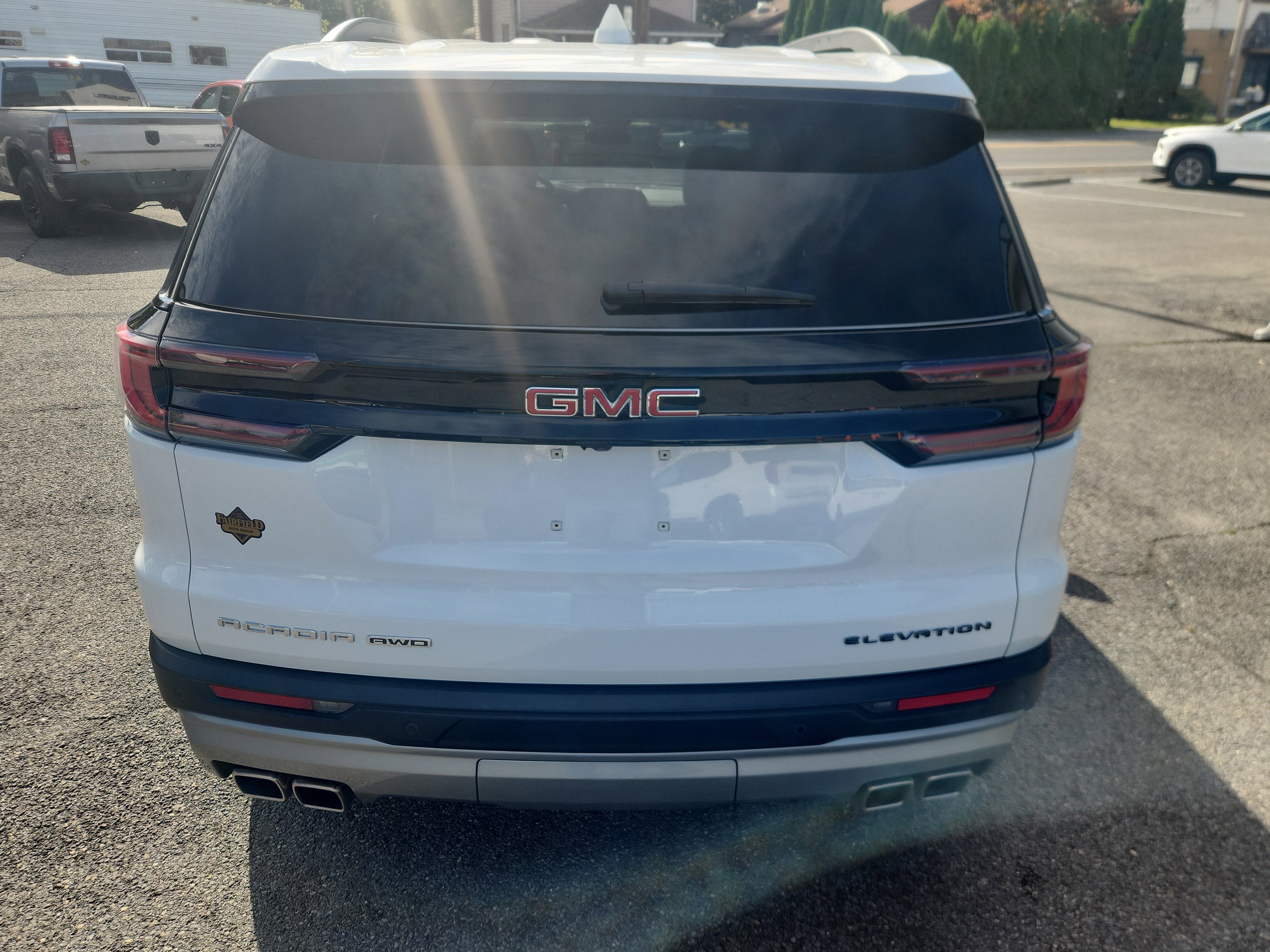 2025 GMC Acadia Elevation