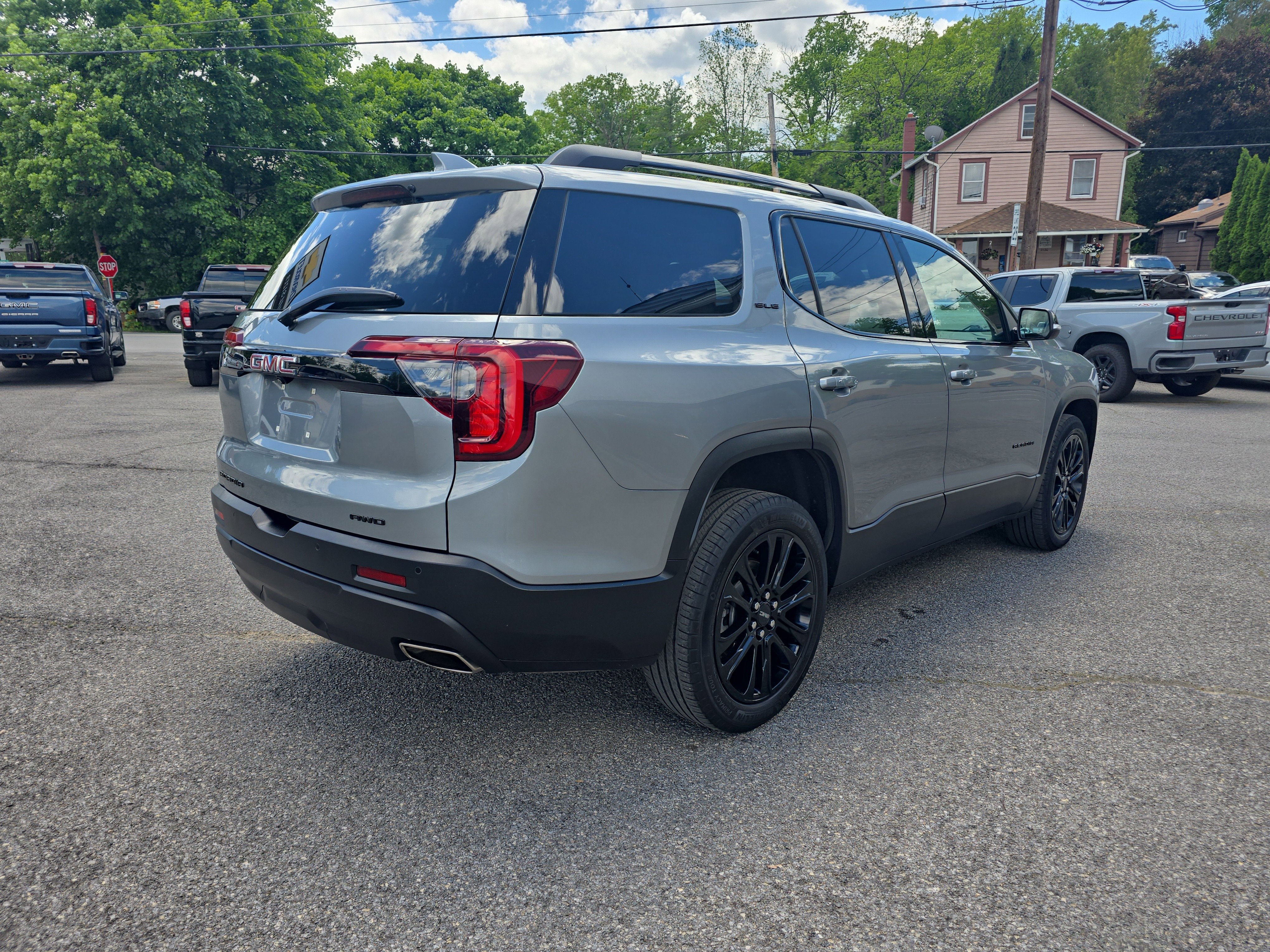 2023 GMC Acadia SLE