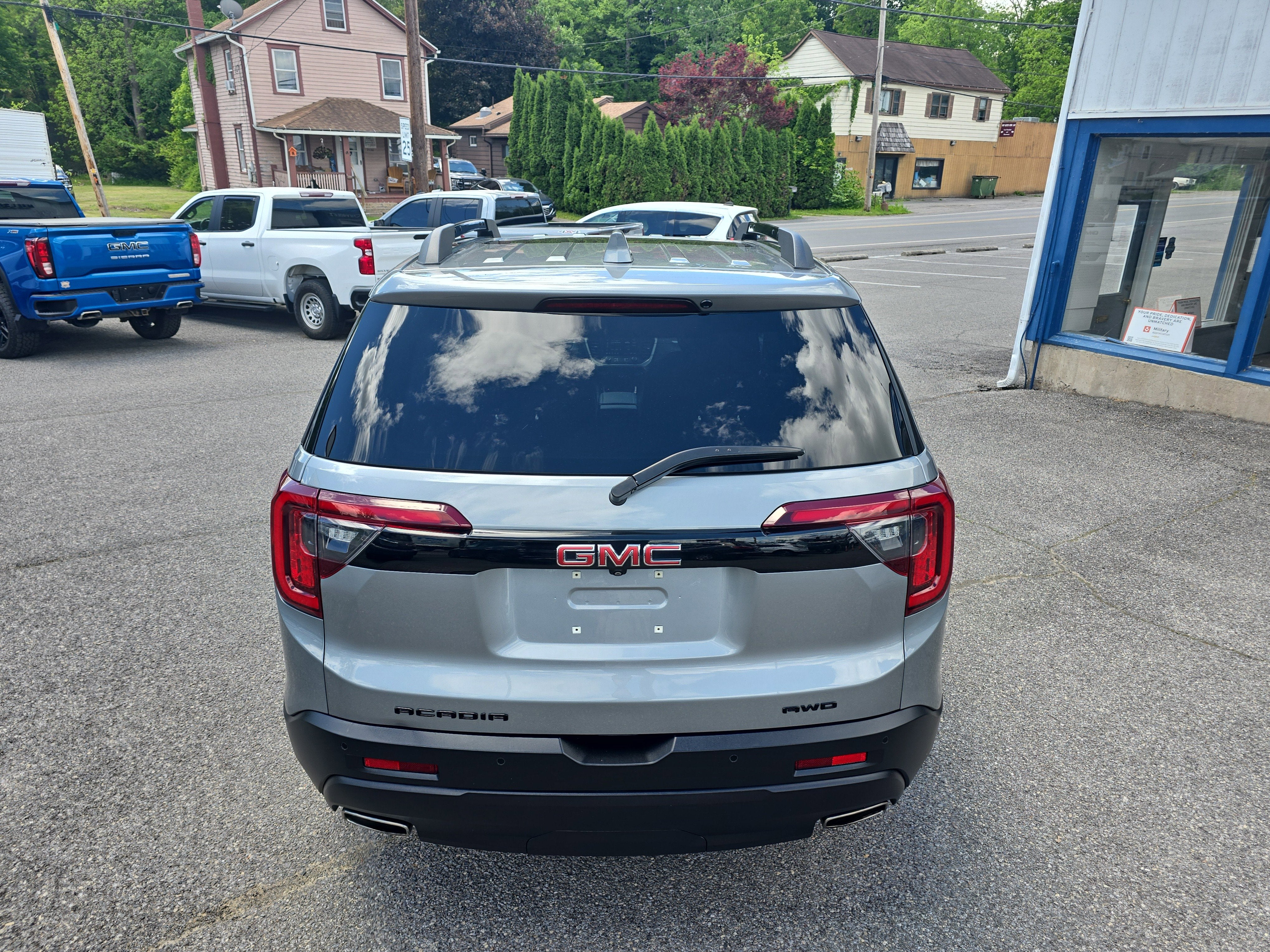 2023 GMC Acadia SLE