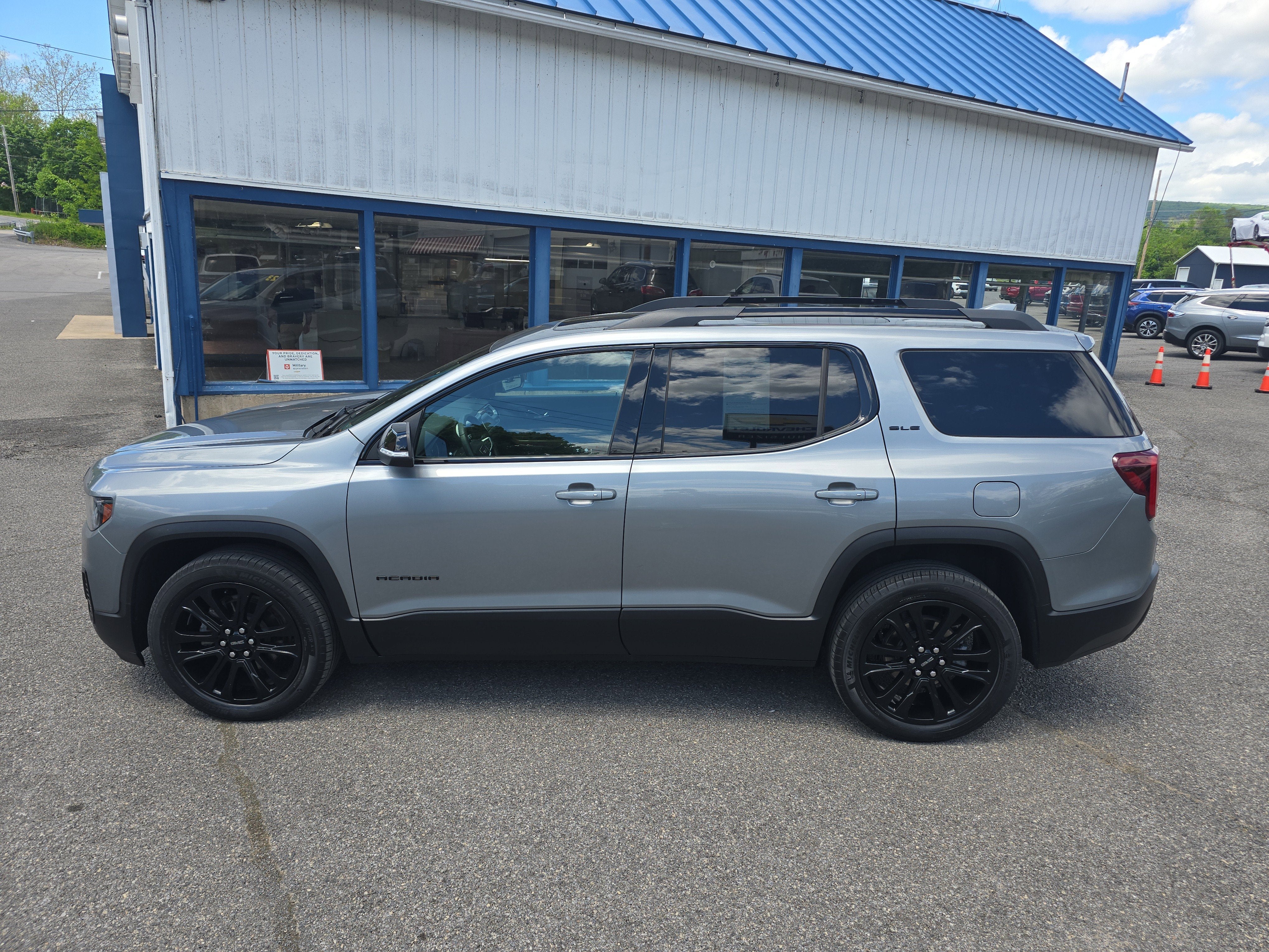 2023 GMC Acadia SLE