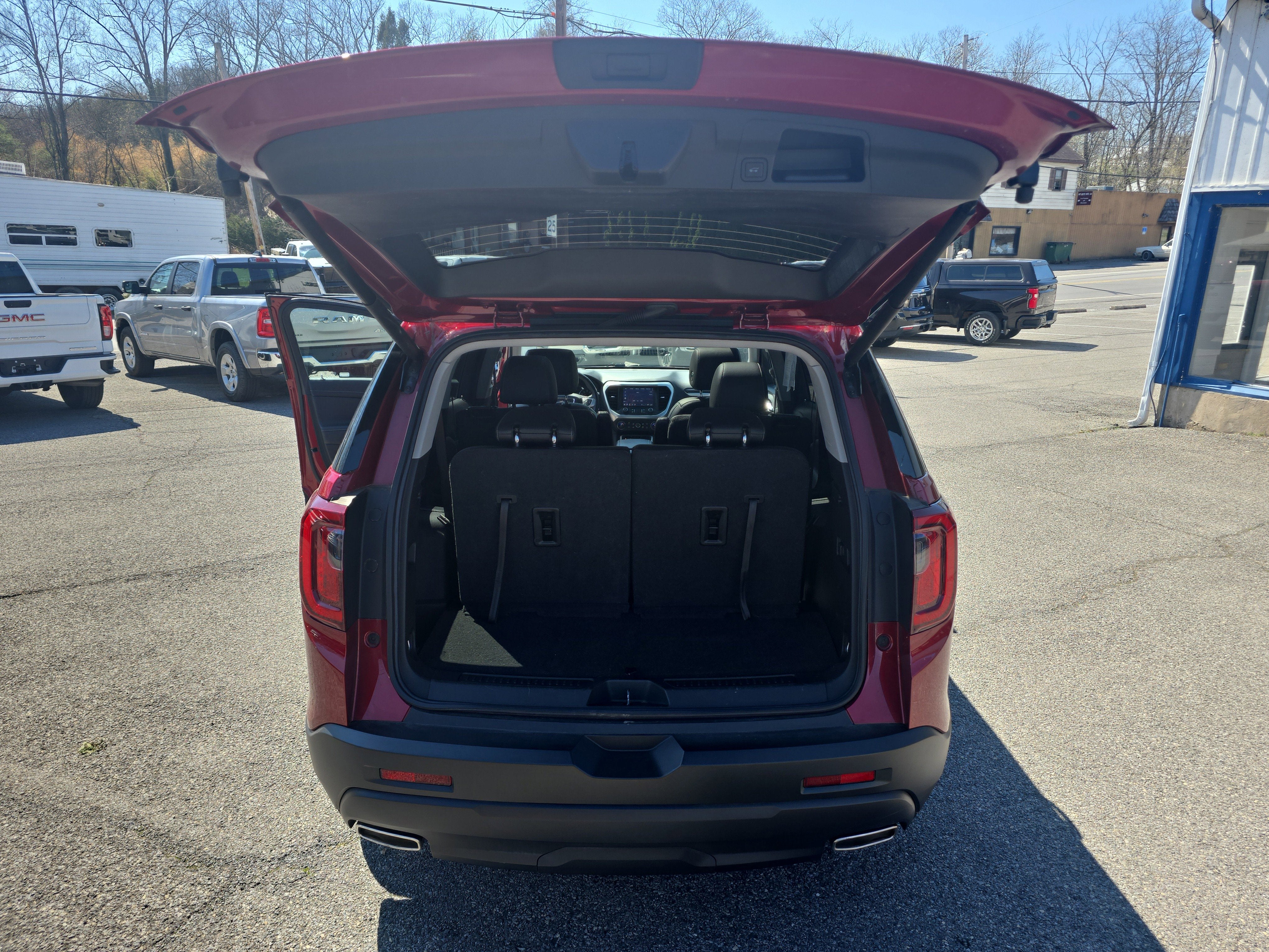 2023 GMC Acadia SLT
