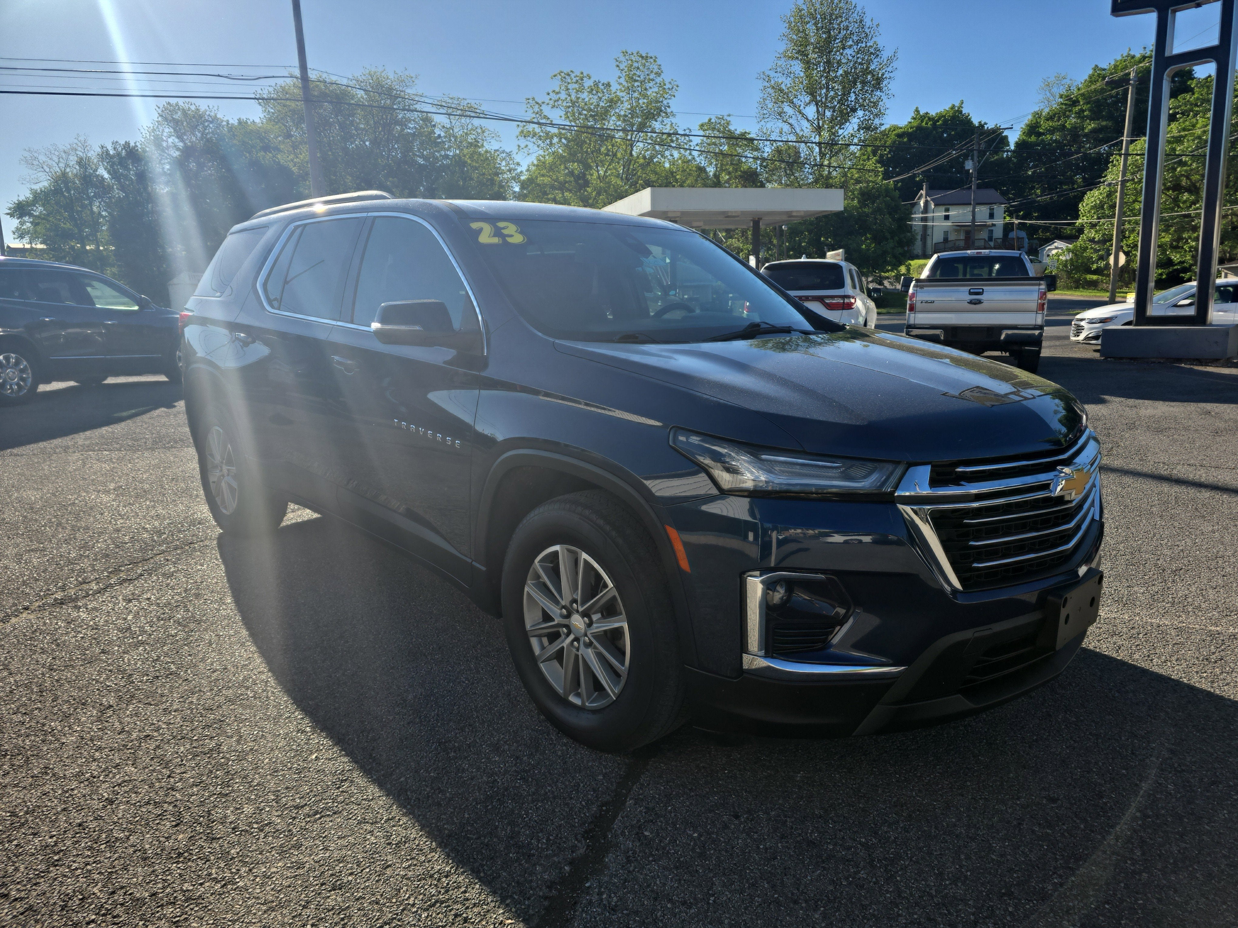 2023 Chevrolet Traverse LT Cloth