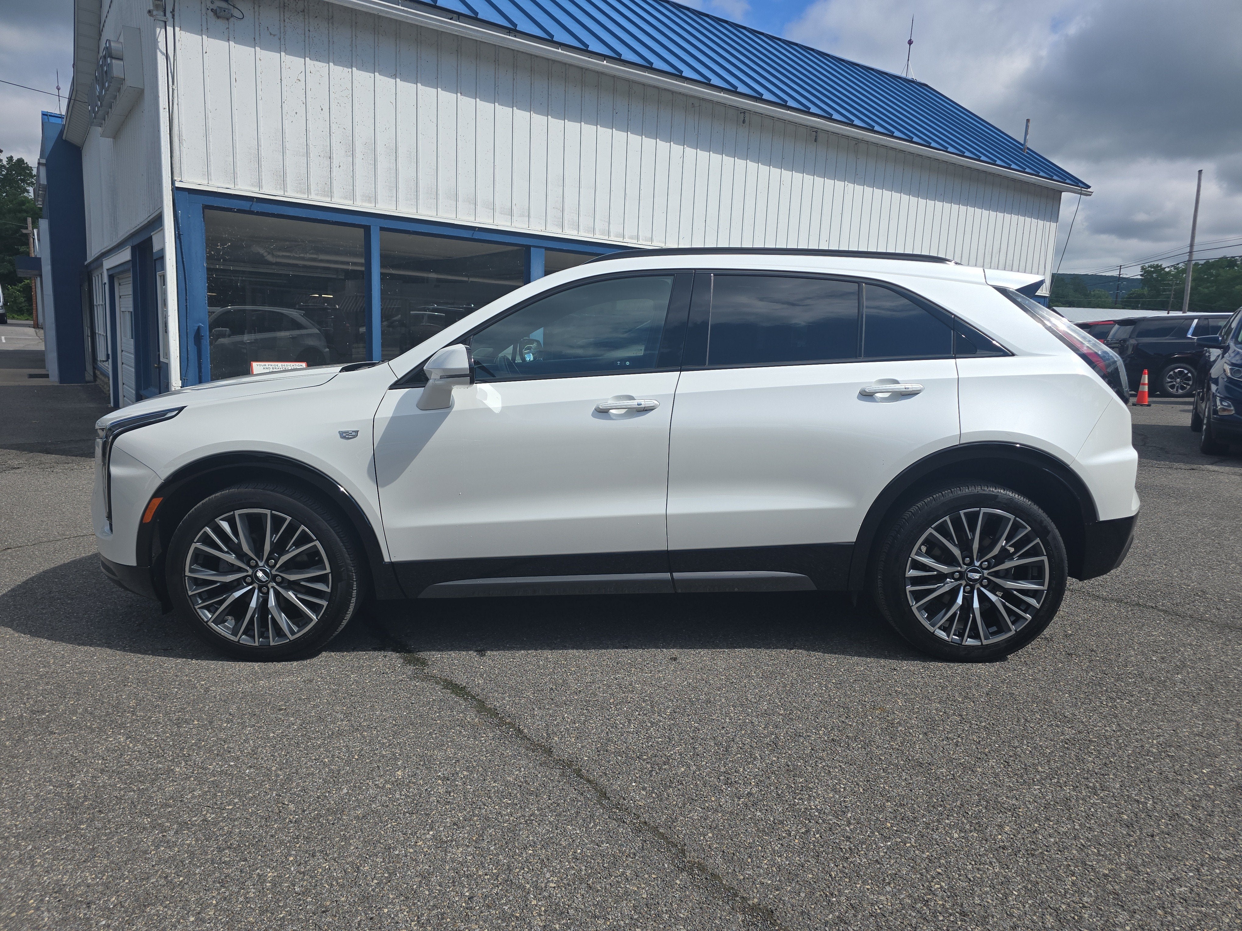 2024 Cadillac XT4 Sport - Photo 16