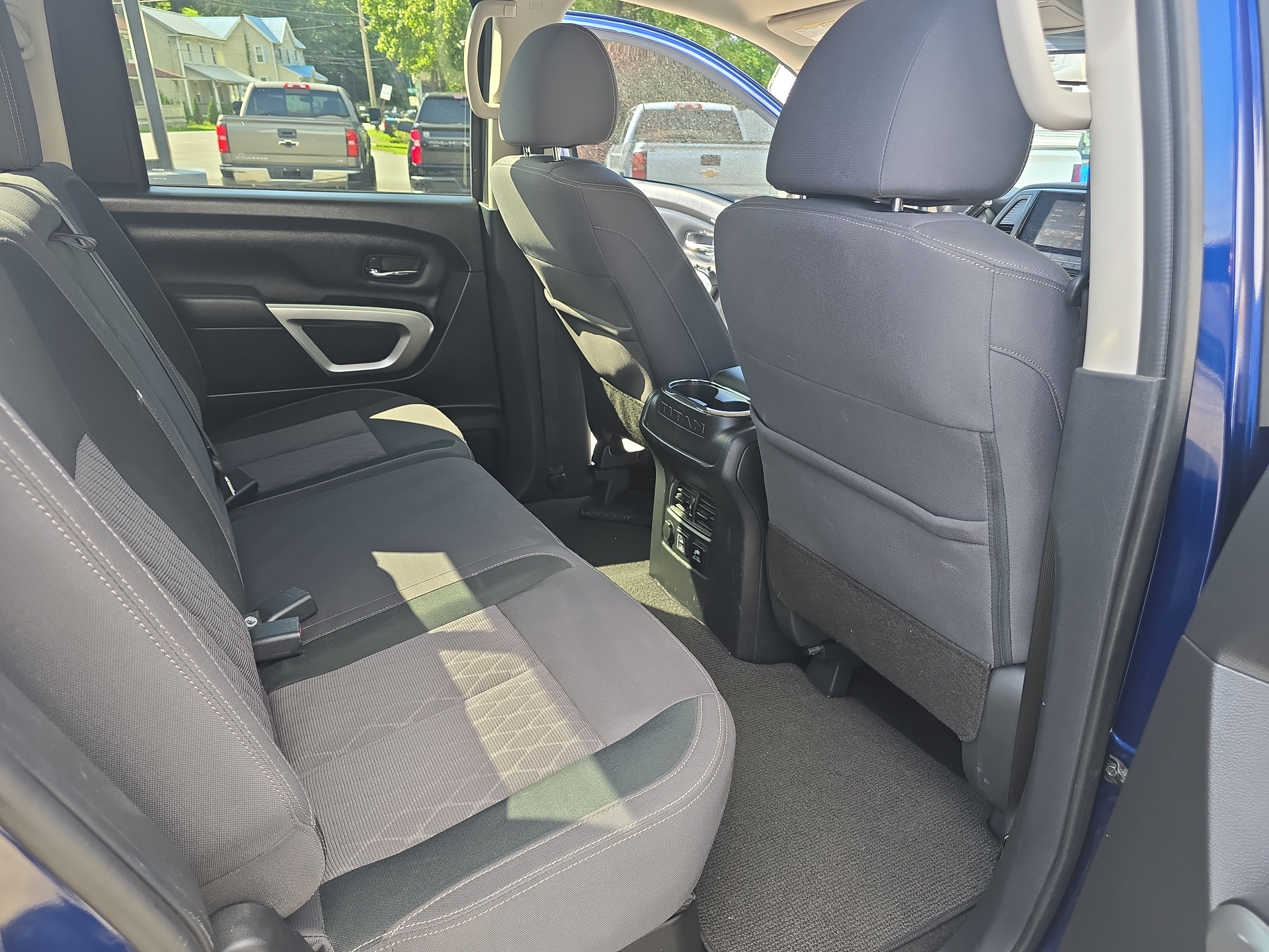 2024 Nissan TITAN Crew Cab SV 4x4