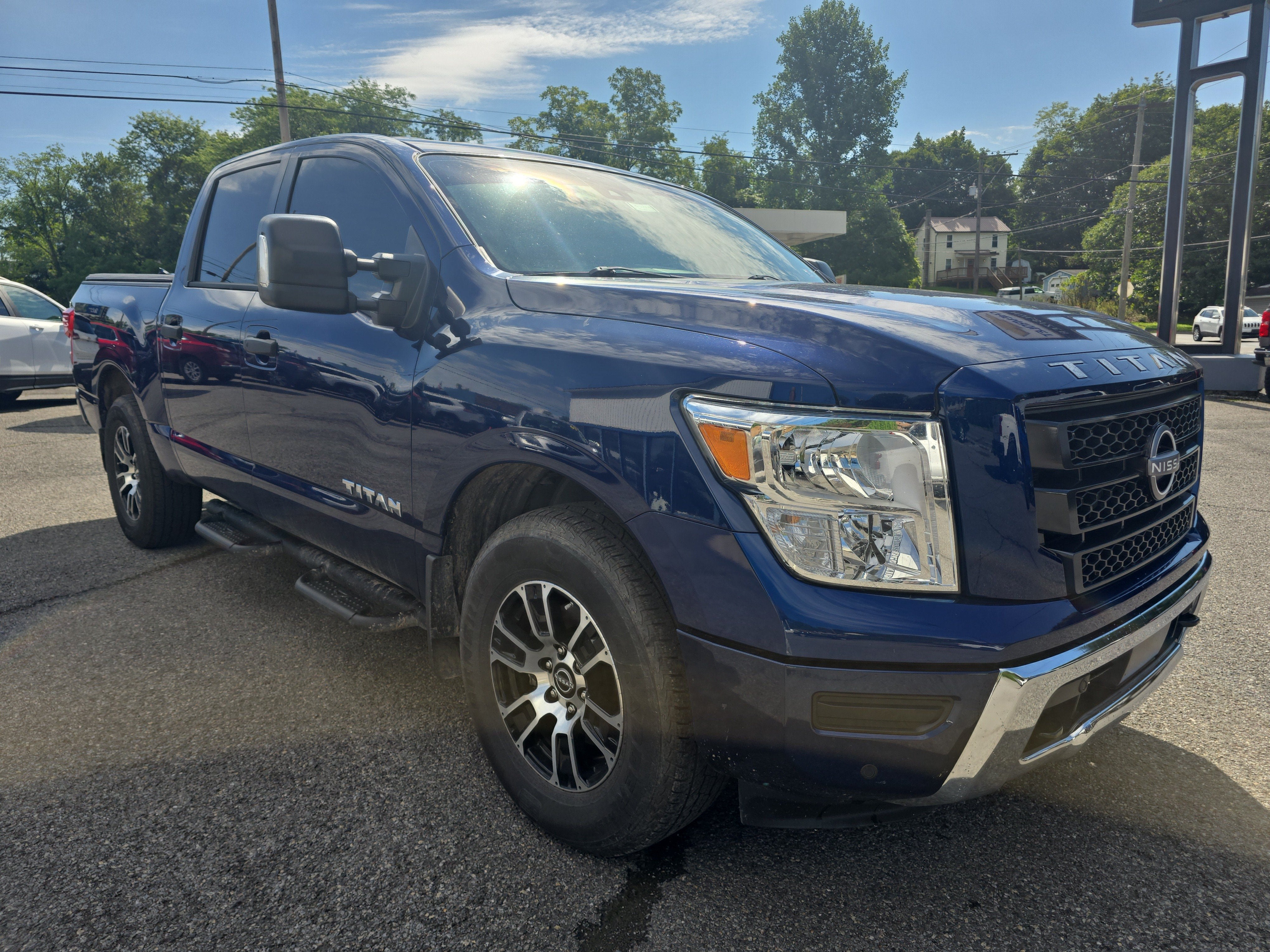 2024 Nissan TITAN Crew Cab SV 4x4