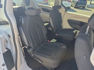 2024 Chrysler Voyager LX