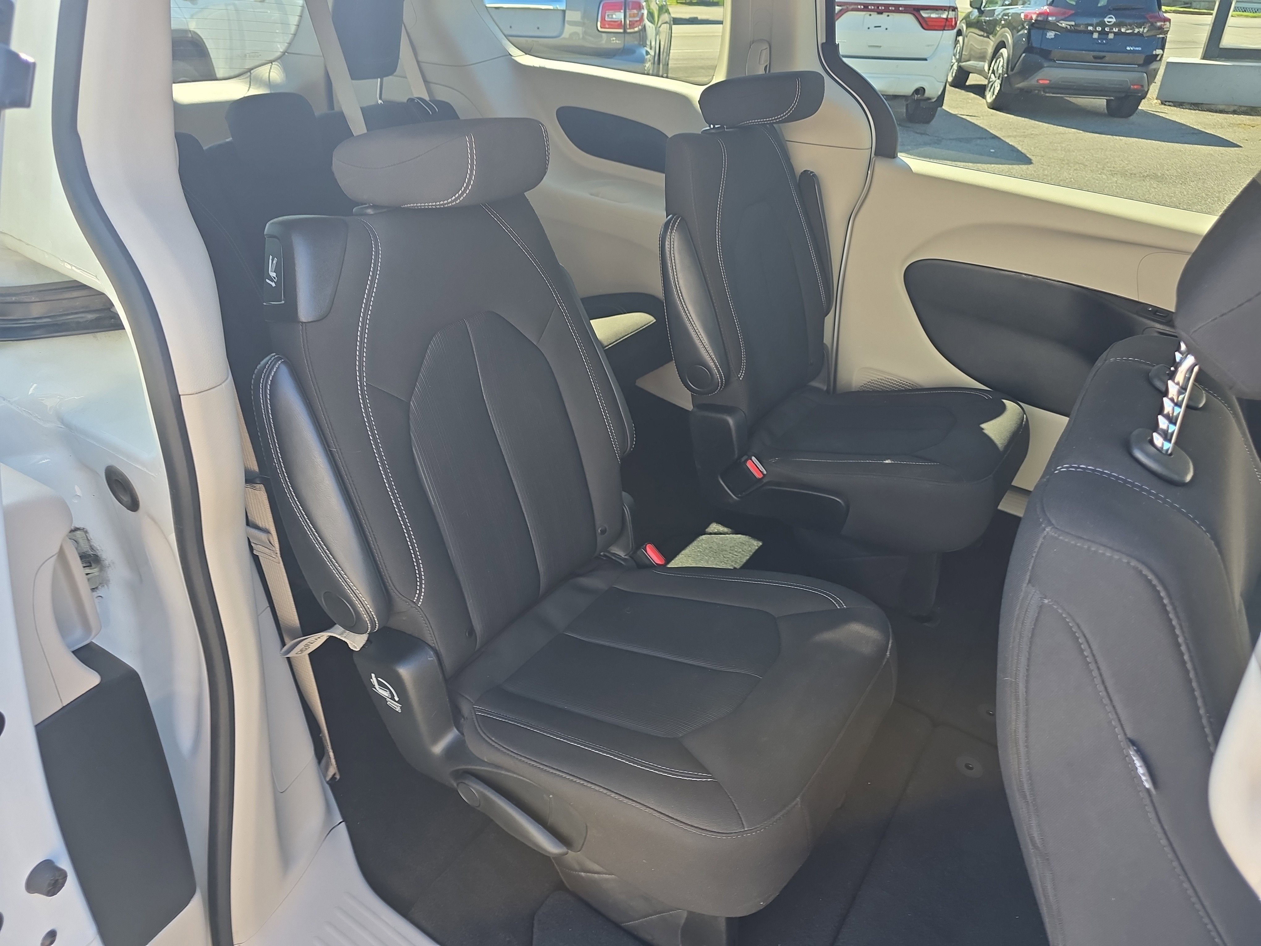 2024 Chrysler Voyager LX