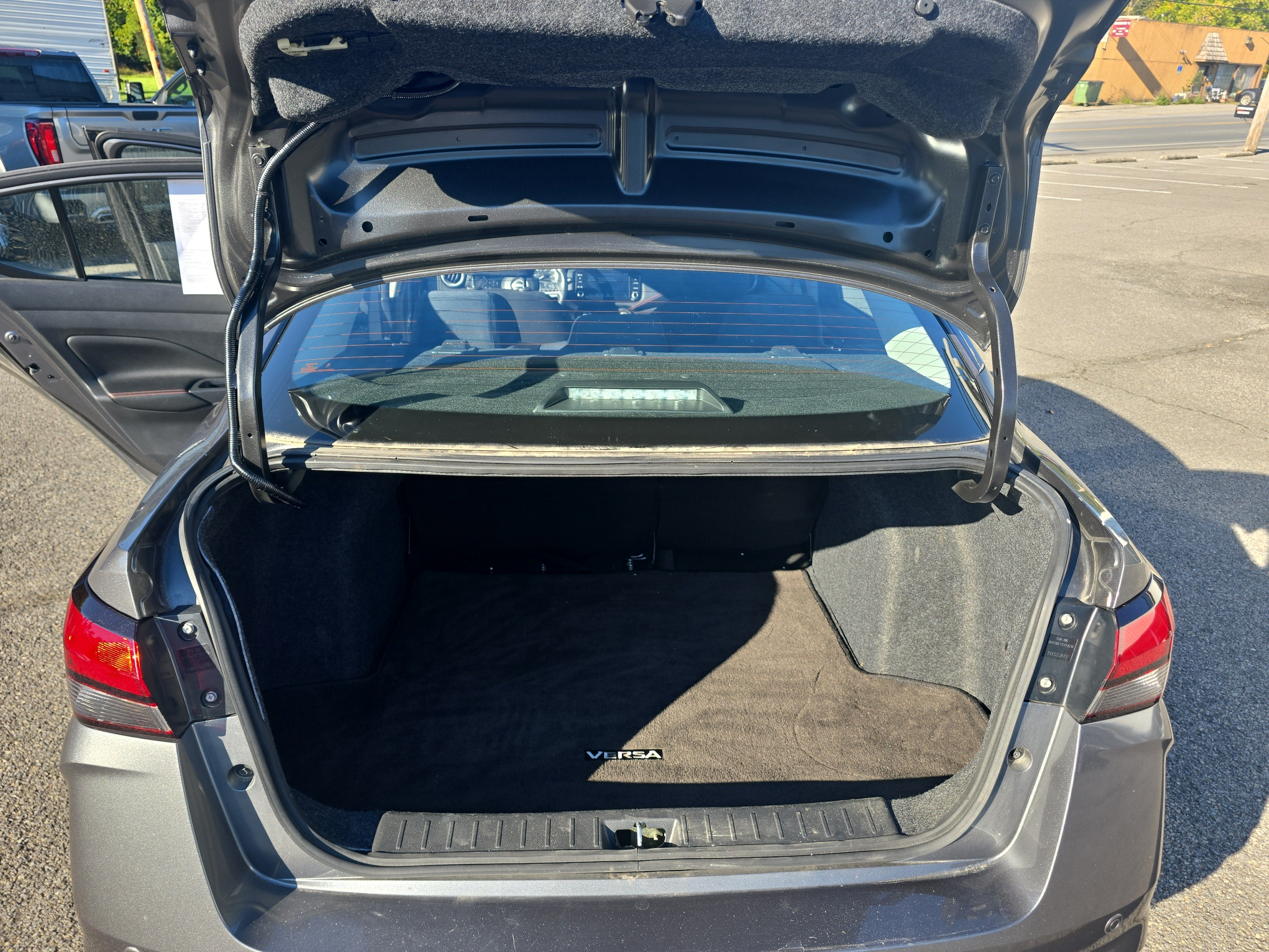 2024 Nissan Versa 1.6 SR