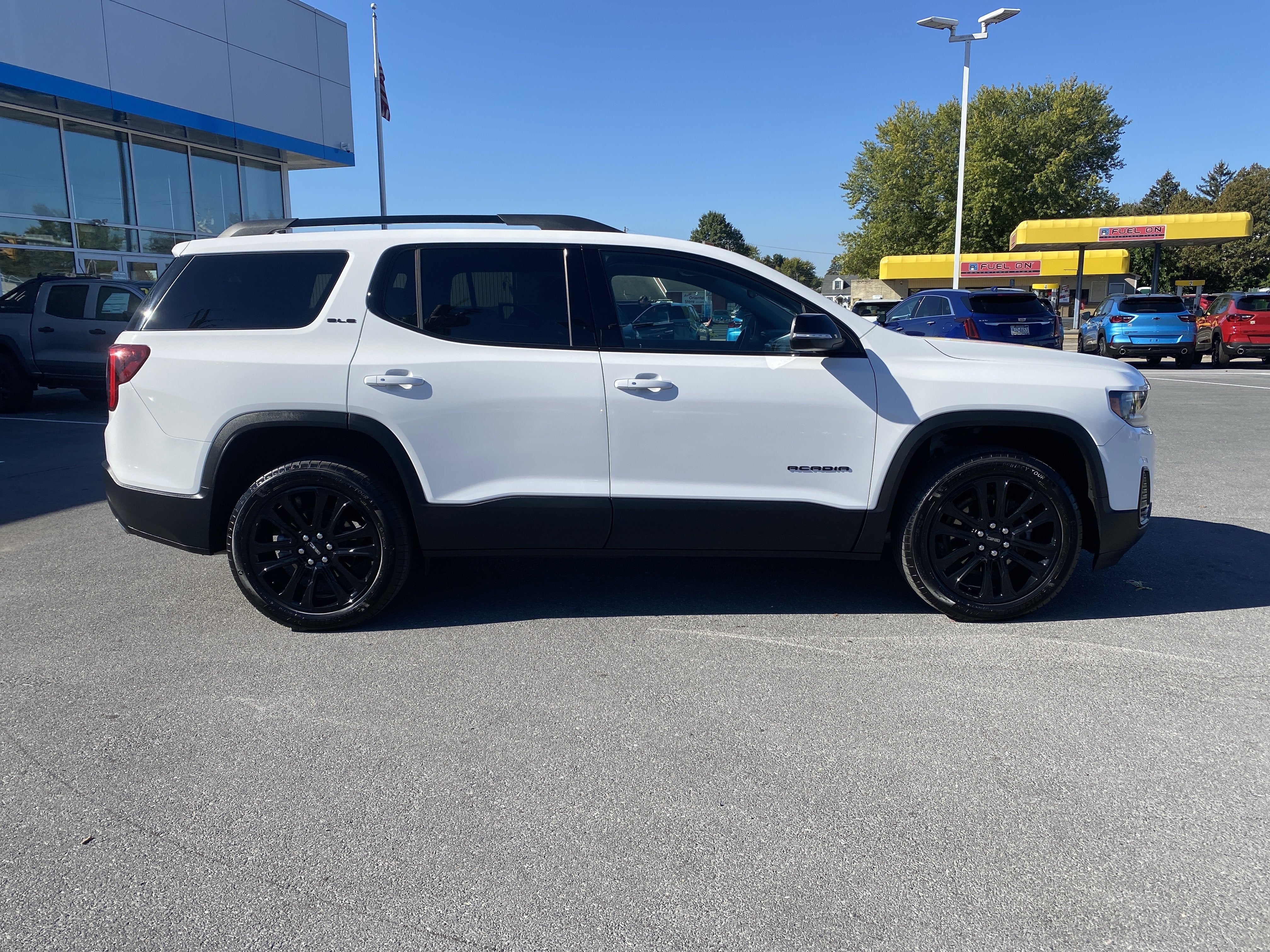 2023 GMC Acadia SLE