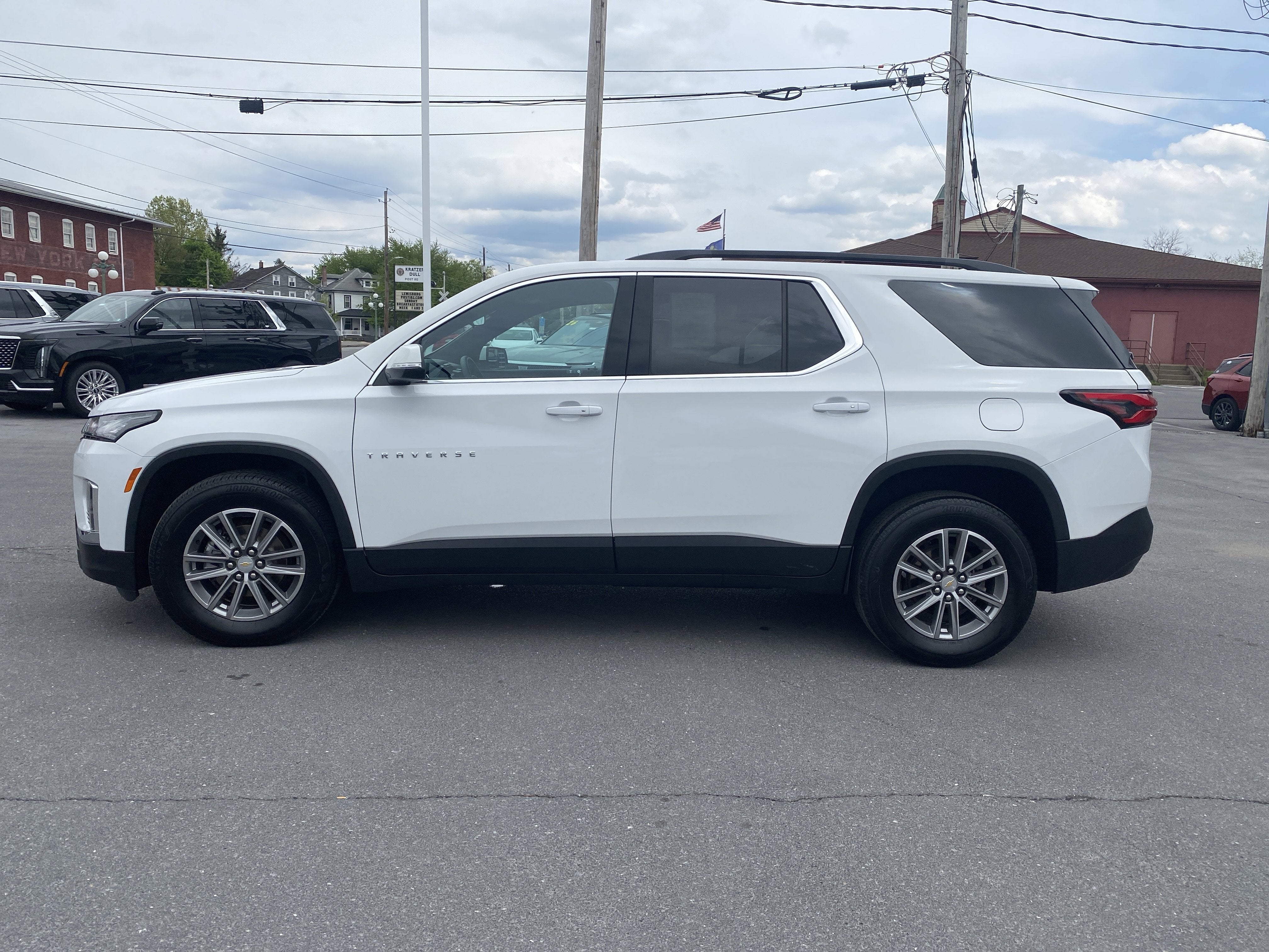 2023 Chevrolet Traverse LT Cloth