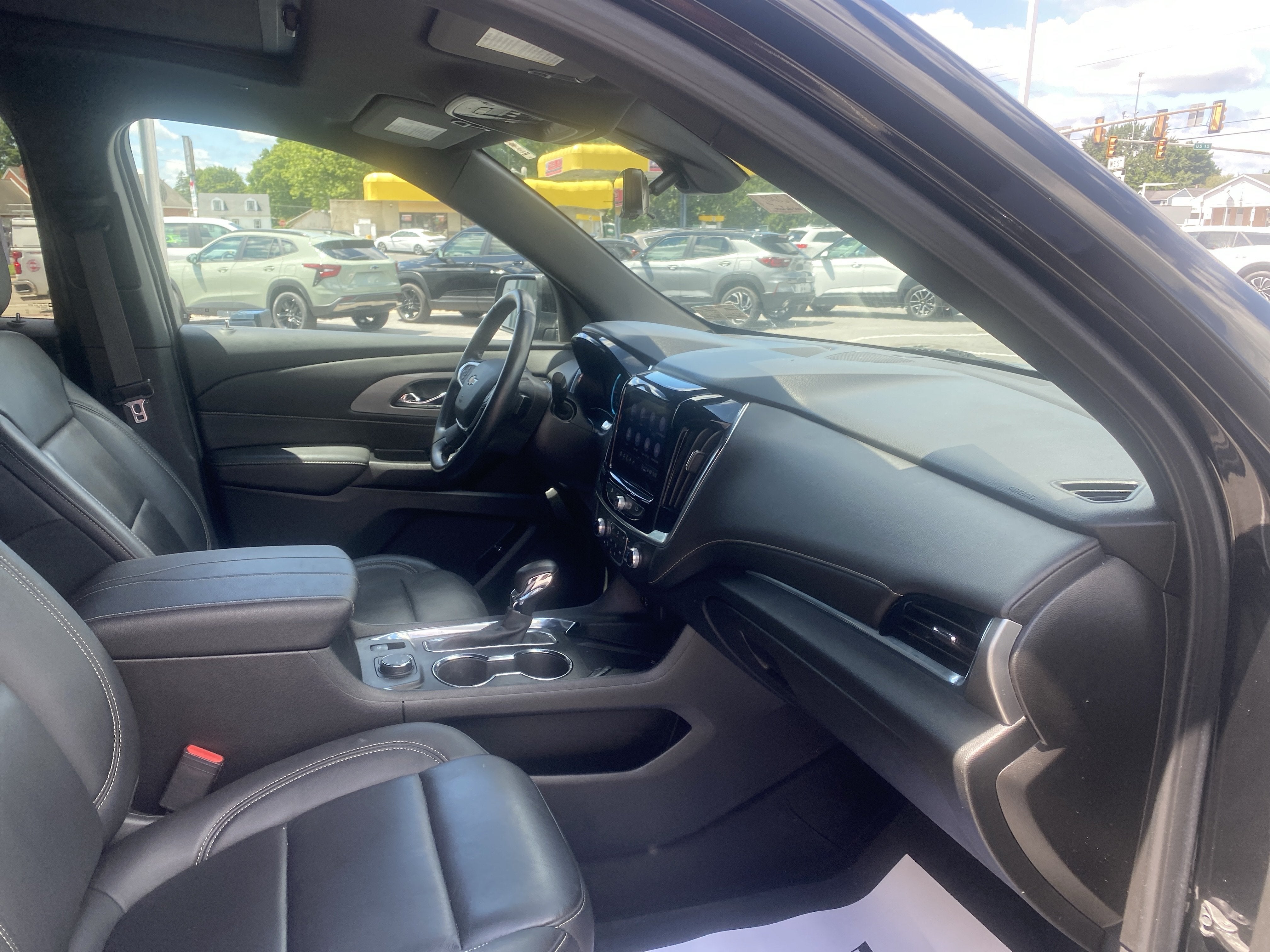 2023 Chevrolet Traverse LT Leather