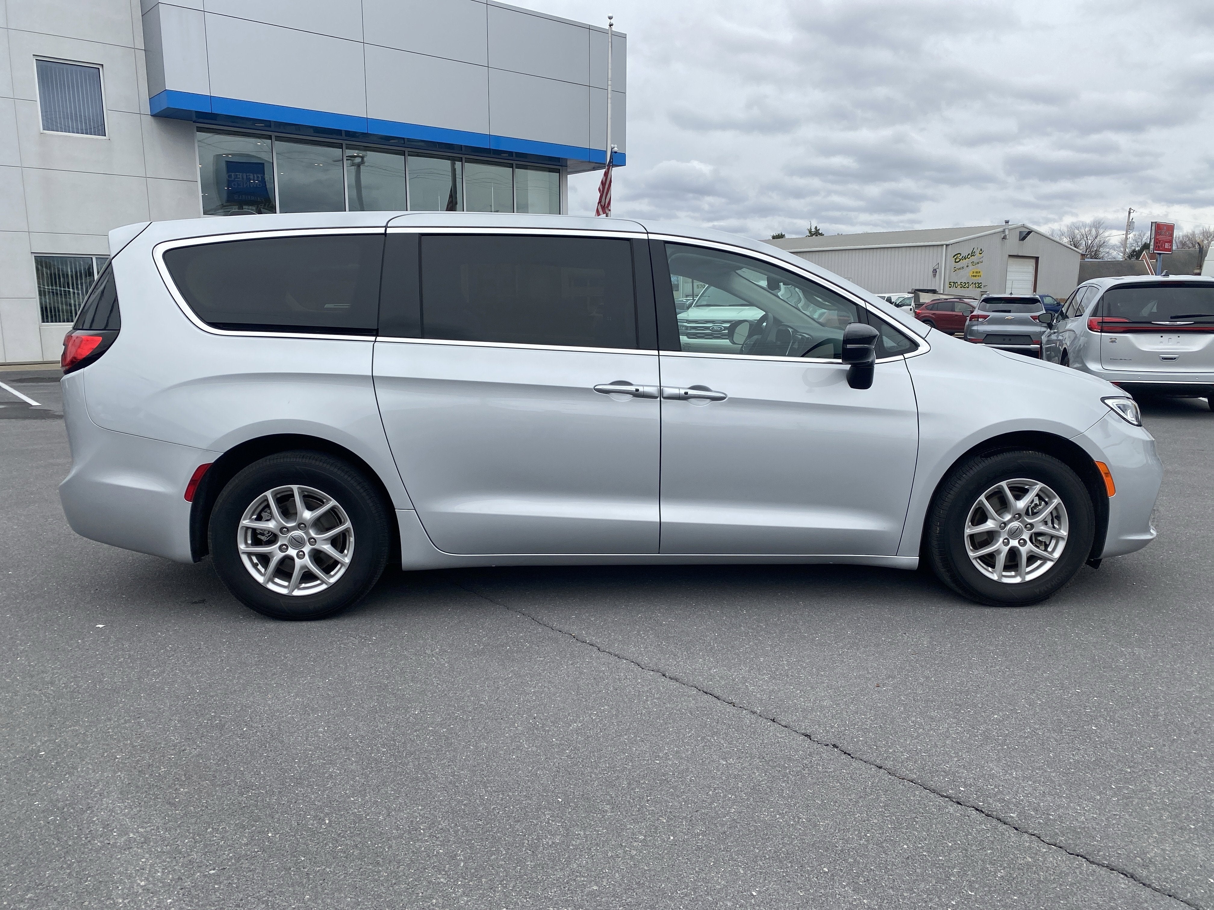 2024 Chrysler Pacifica Touring L